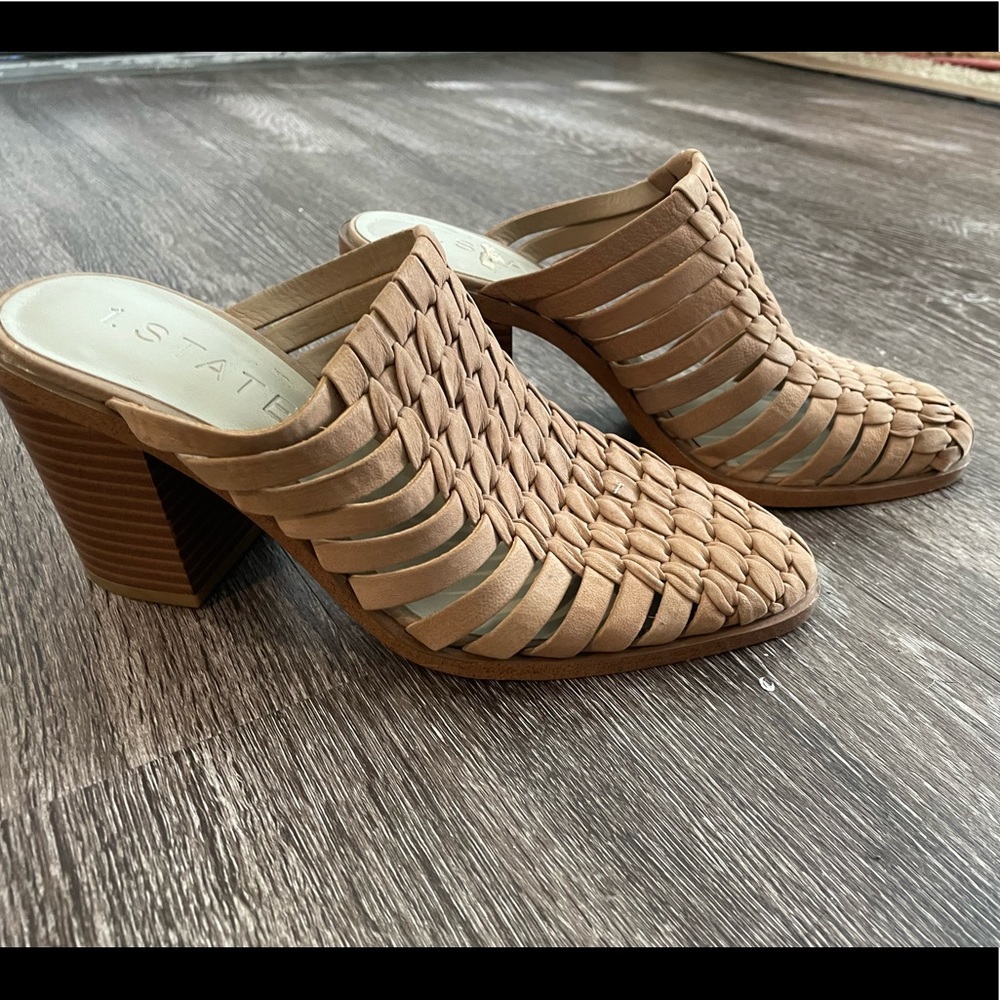 1 state, size 8, leather mules